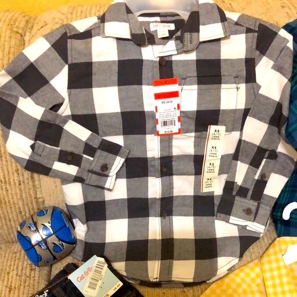 Boys 4 Piece Bundle - Size 4/5 New and Like New - Picture 3 of 10